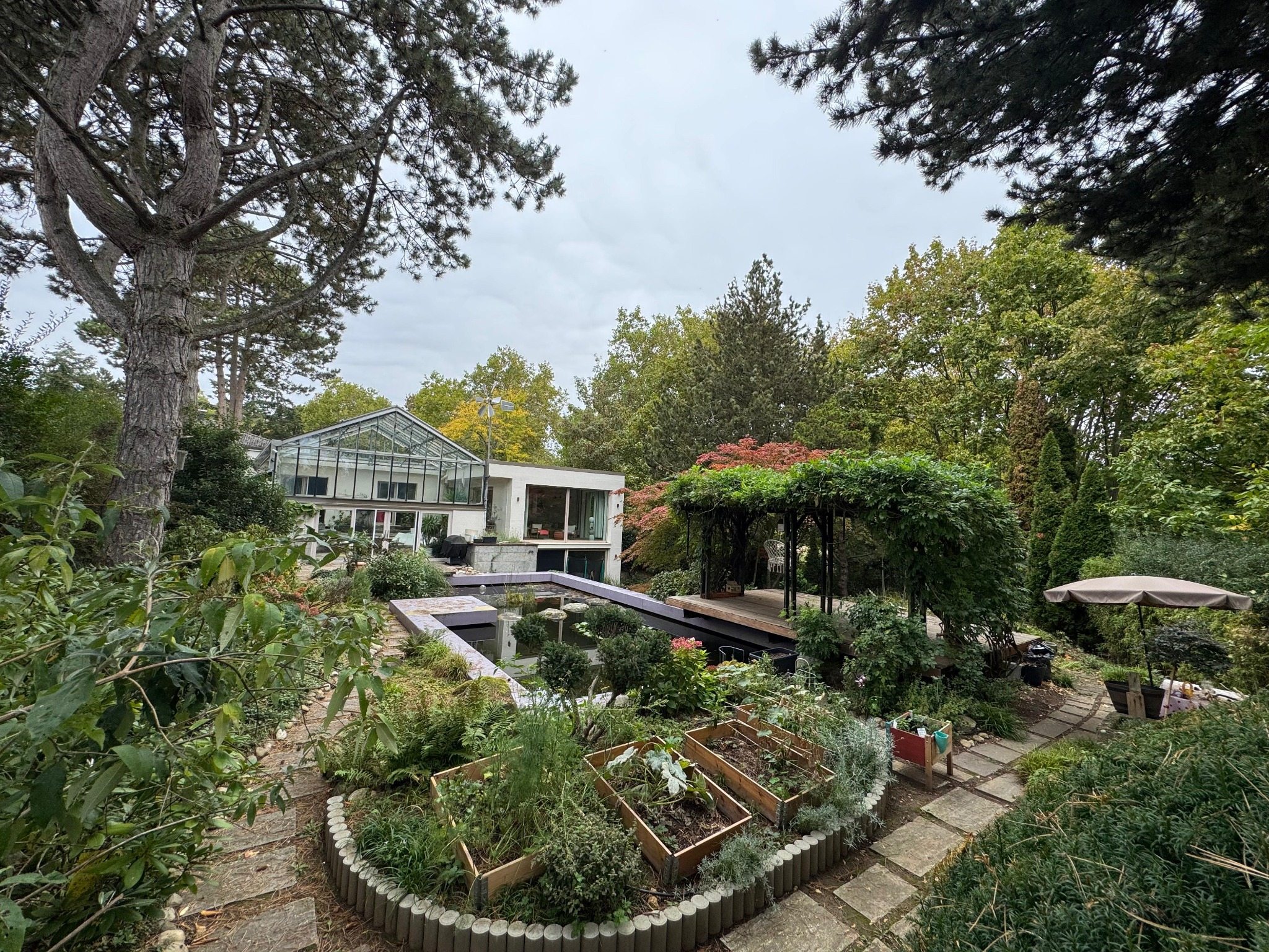 Wohnhaus Mainz-Lerchenberg mit Wintergarten und Gartenanlage